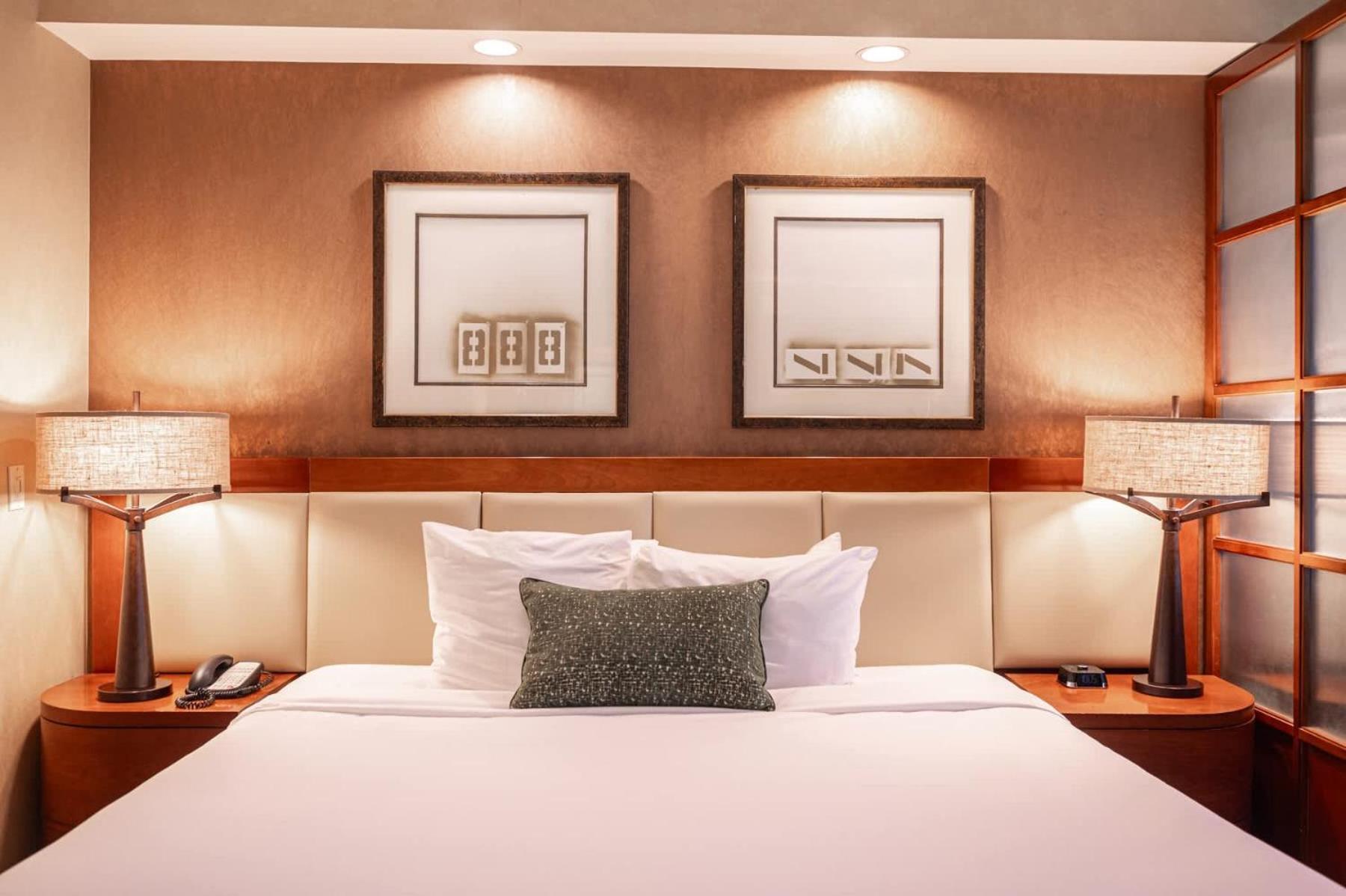 No Fee Strip View + Free Valet + Pool Holiday home *